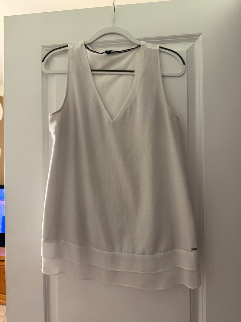 Tommy Hilfiger White V-Neck Sleeveless Layered-Hem Camisole